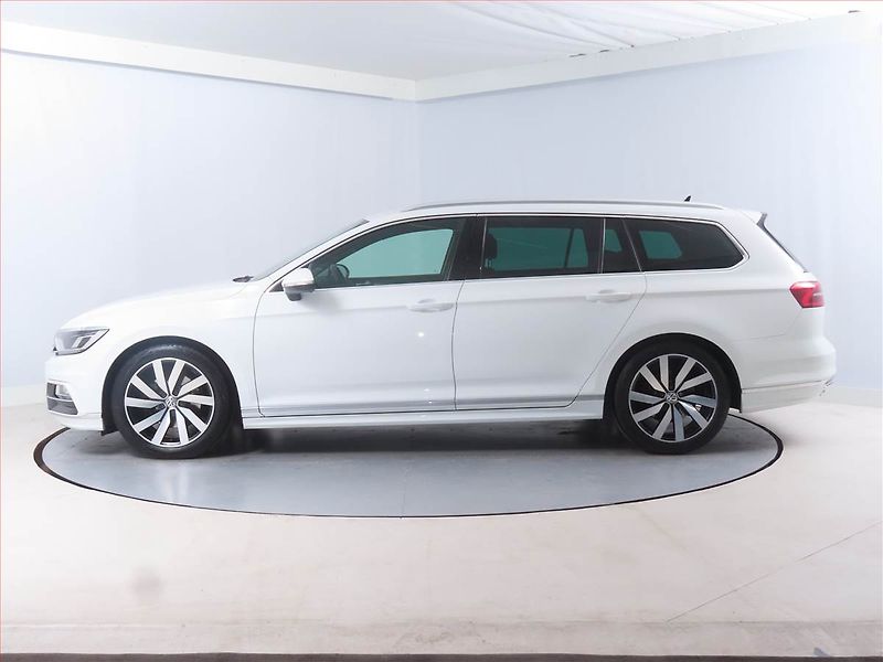 Volkswagen Passat (2016) R-Line 2.0 TDI, Serv.kniha - fotka 3 z 14