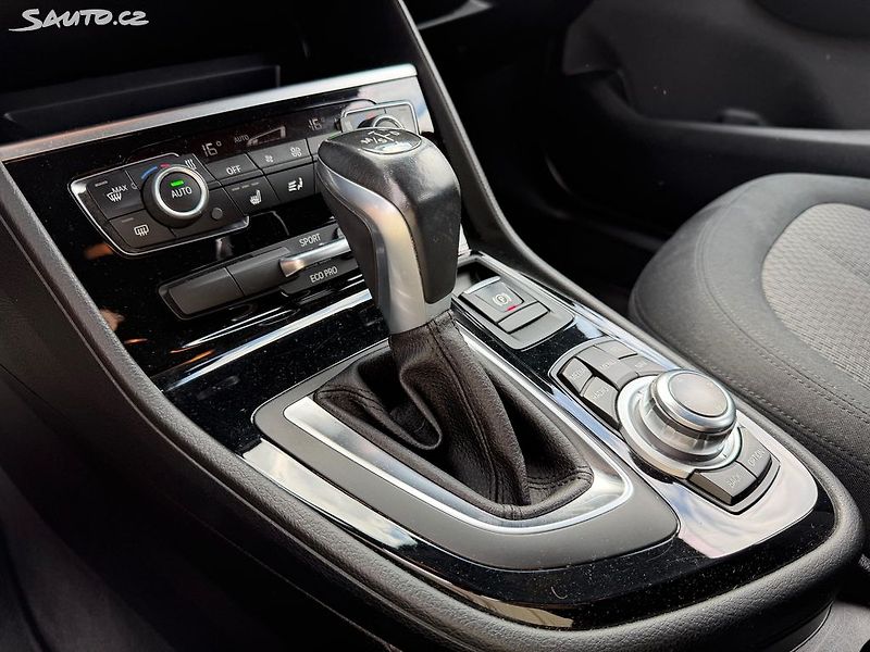 BMW Řada 2 (2014) 218d Active Tourer / automat - fotka 17 z 20