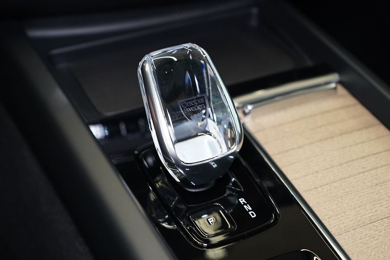 Volvo XC60 B5 AWD PLUS Dark LCI, H/K, LED - fotka 39 z 48