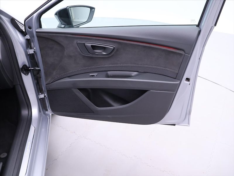 Seat Leon 2,0 TSI Cupra 221kW 4Drive DSG - fotka 13 z 38