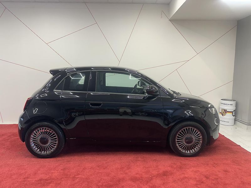 Fiat 500e (2023) 500E 3+1*42kwh*KAMERA*DPH - fotka 5 z 18