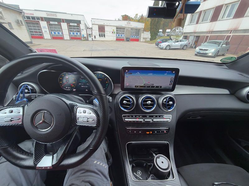 Mercedes-Benz GLC (2021) 300 de 4 matic - fotka 18 z 31