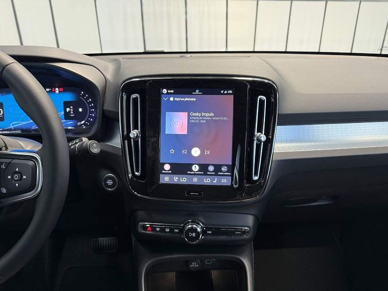 Volvo XC40 (2026) B3 2.0L 163 HP AT7 FWD CORE - fotka 9 z 21