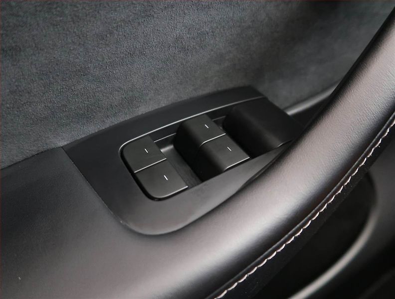 Tesla Model Y (2023) RWD LFP 60kWh, SoH 93% - fotka 20 z 31