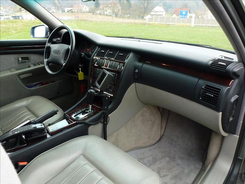 Audi A8 4,2 V8 Quattro 4x4 AUTOMAT - fotka 43 z 65