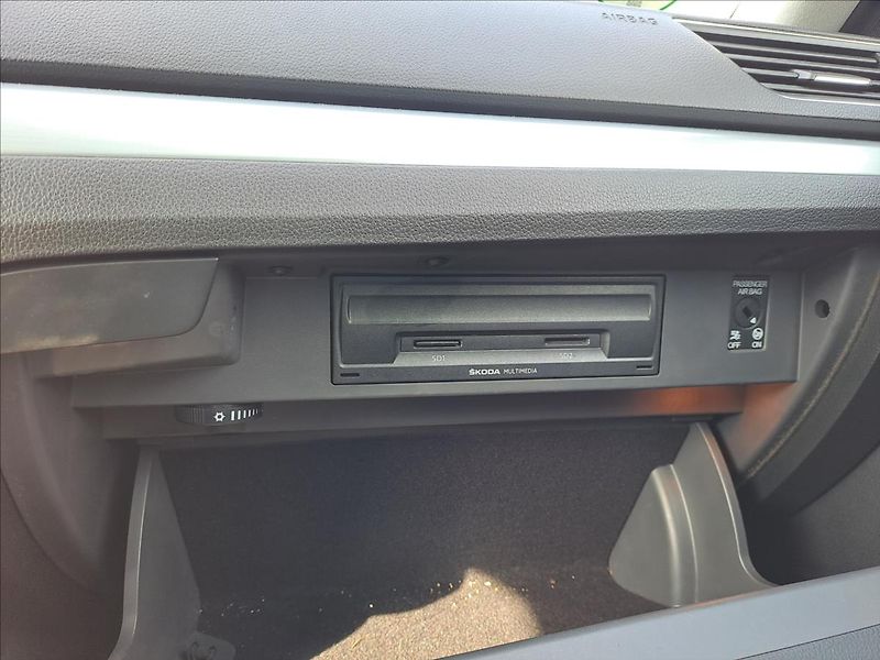 Škoda Superb 2,0 TDI 4x4 - fotka 15 z 17