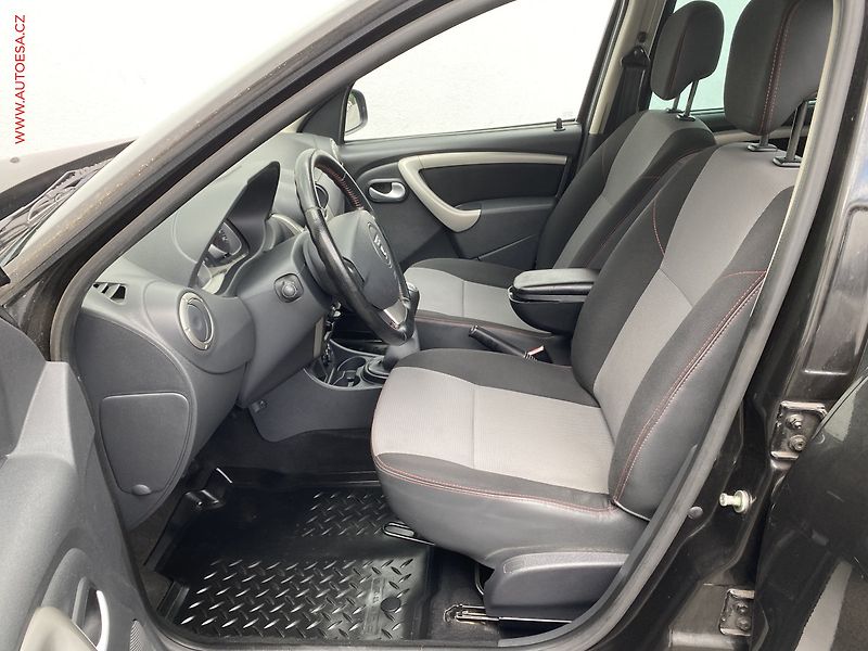Dacia Duster (2013) 1.6 i, ČR, AC - fotka 9 z 13