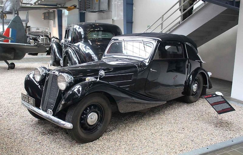 Vůz Aero 50 představoval vrchol produkce firmy. Říkalo se mu český Jaguár. Na snímku je roadster z roku 1937 při závodě 1 000 mil československých 2025.