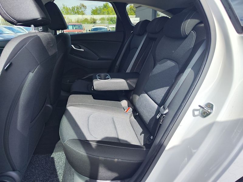 Hyundai i30 1.6 T-GDI/117kW Smart MHEV - fotka 10 z 31