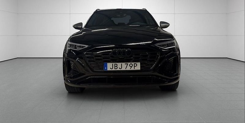 Audi SQ8 e-tron Sportback quattro Tažné - fotka 3 z 27