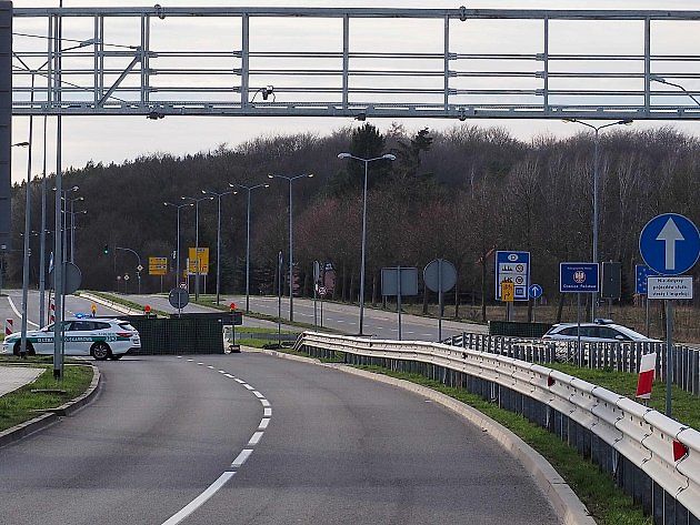 Při cestách přes hranice se řidiči řídí pravidly země, ve které právě jedou. U vážných přestupků se mohou sankce výrazně lišit., zdroj: MariuszKerlo93/Wikimedia CC 4.0
