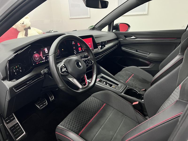 Volkswagen Golf GTI Clubsport 2.0 TSI 221 kW  - fotka 14 z 43
