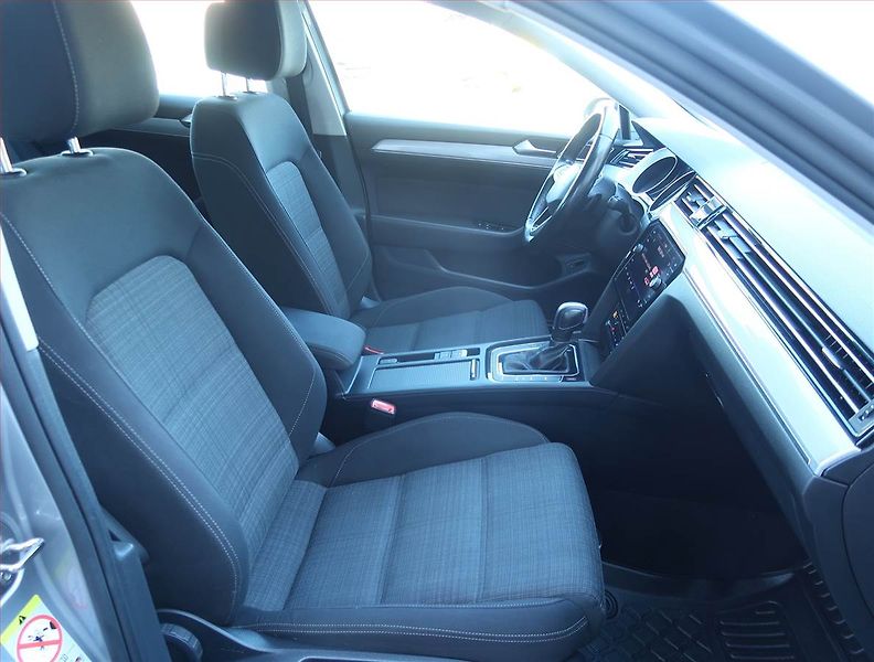 Volkswagen Passat (2021) Elegance 2.0 TDI, Automat - fotka 9 z 23