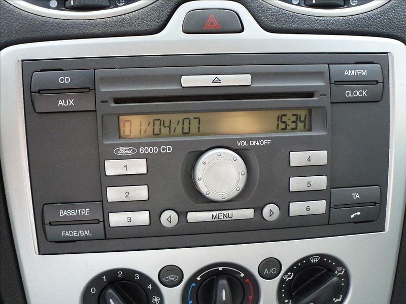 Ford Focus 1,6 16V NOVÁ STK - fotka 33 z 48