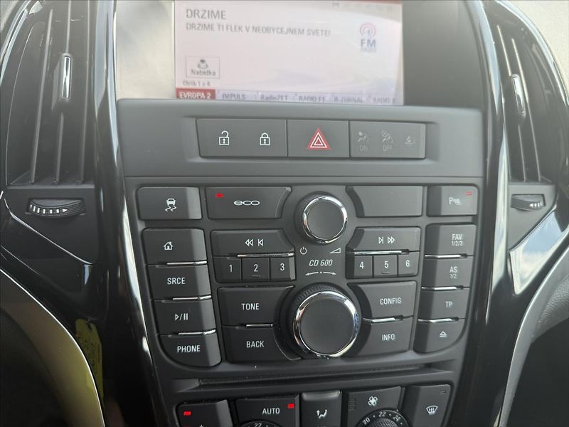 Opel Astra 1,6 CDTi - fotka 14 z 28