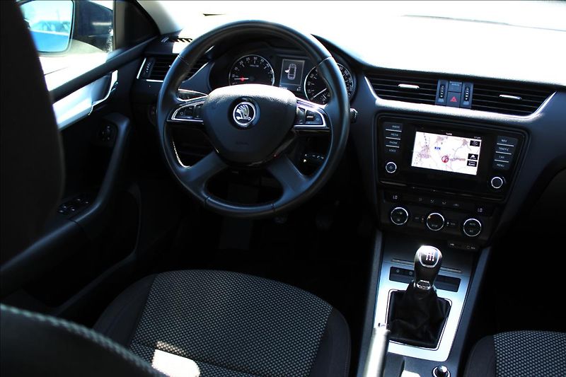 Škoda Octavia 2,0 TDi Ambition, 1.maj, NAVI - fotka 9 z 24