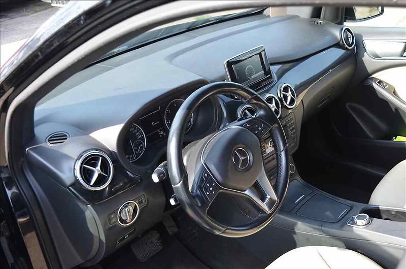Mercedes-Benz Třídy B (2013) 180 CDI AT - fotka 13 z 22