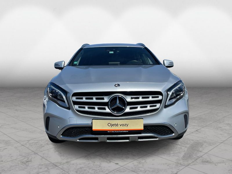 Mercedes-Benz GLA 180 i - fotka 4 z 25