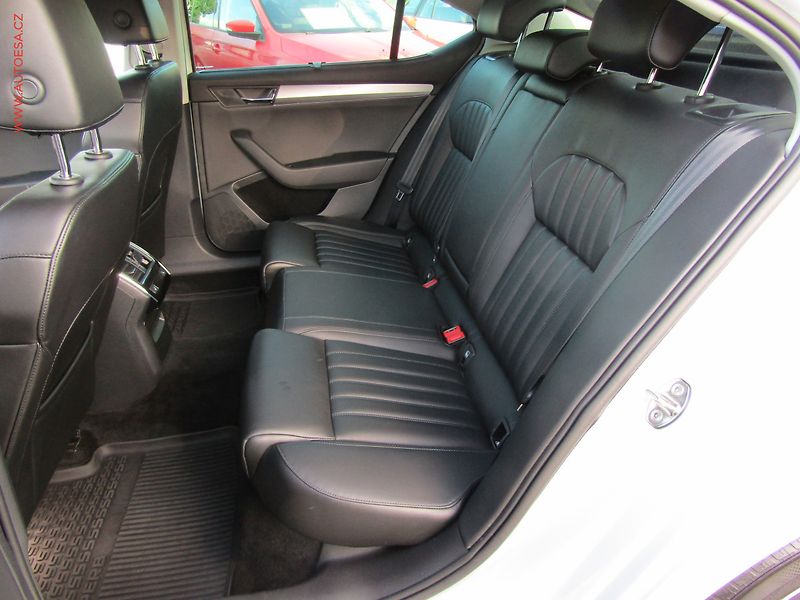 Škoda Superb (2018) 2.0 TDi, ČR, Style, kůže - fotka 10 z 22