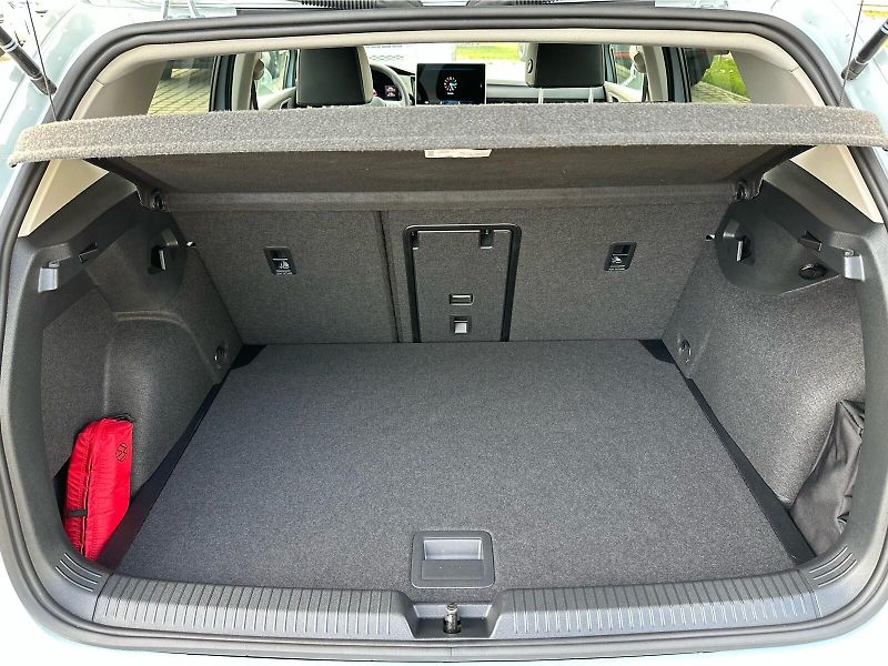 Volkswagen Golf Life 1.5 TSI 110kw M6 - fotka 18 z 22