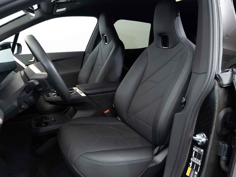 BMW iX xDrive40 - fotka 18 z 21