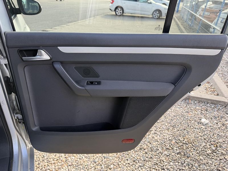 Volkswagen Touran 1,6 TDi/77kW - Webasto,TZ,... - fotka 36 z 60