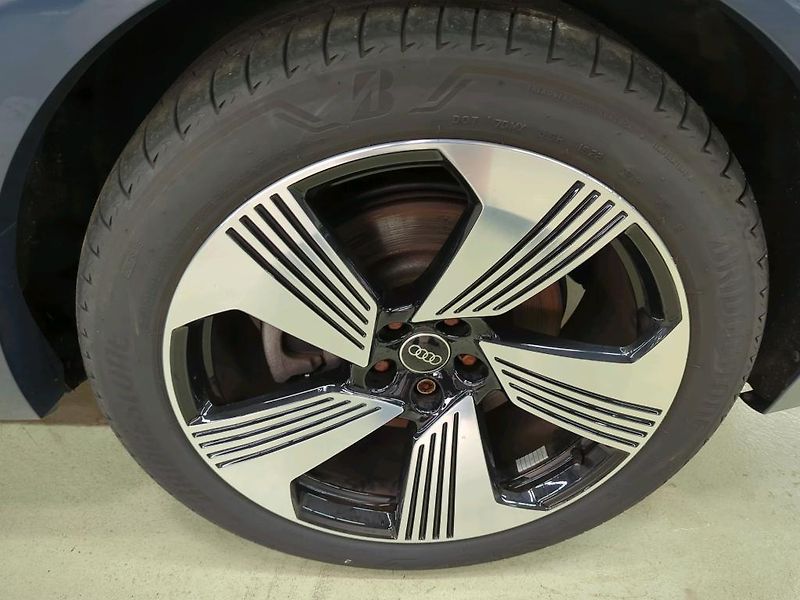 Audi e-tron SPORTBACK 300kw SOH 97% - fotka 11 z 12