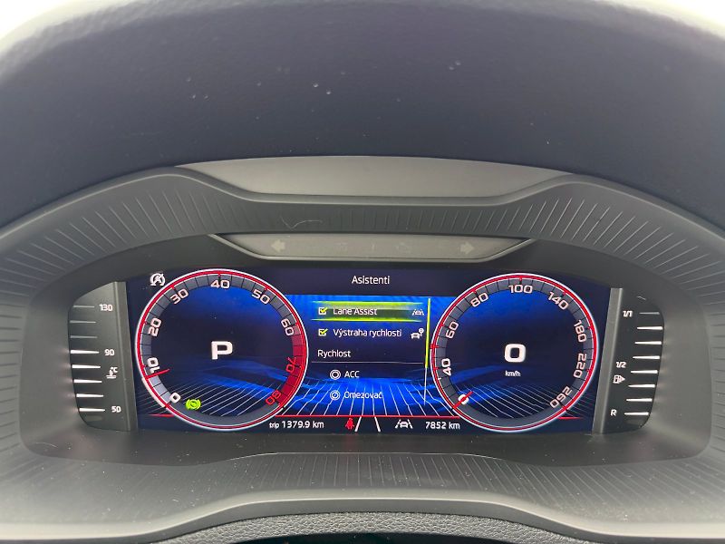 Škoda Karoq (2025) 1.5 TSI 110KW DSG SportLine - fotka 14 z 35