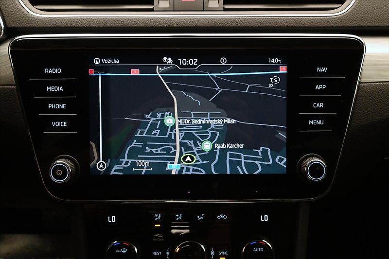 Škoda Superb 2,0 TDI 110 kW DSG TAŽNÉ NAVI - fotka 20 z 31