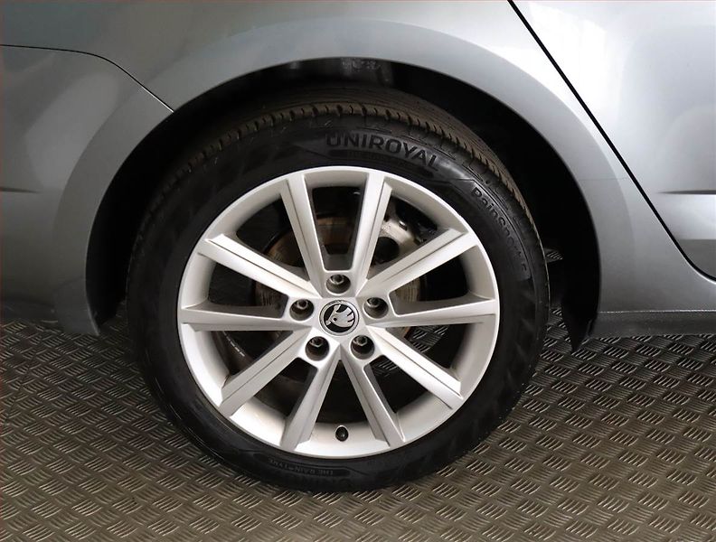Škoda Octavia (2013) Ambition 1.2 TSI, Serv.kniha - fotka 15 z 17