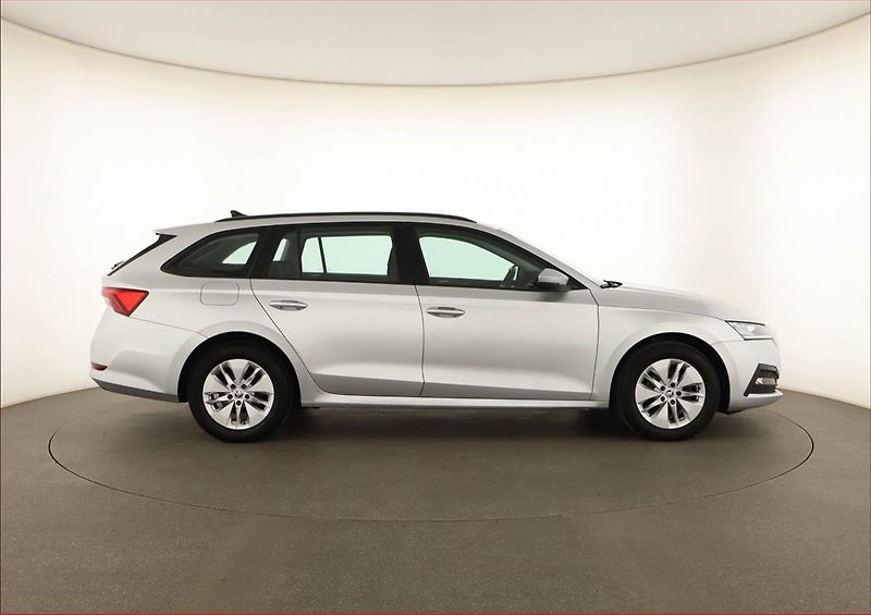 Škoda Octavia (2022) Ambition 2.0 TDI, ČR,1.maj - fotka 6 z 14