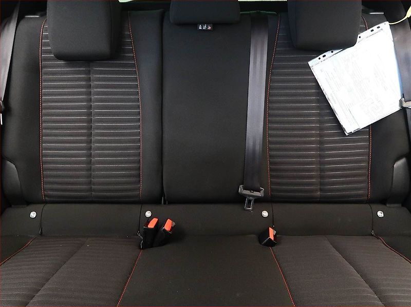 Peugeot 208 (2020) GT Pack 1.2 PureTech, Automat - fotka 10 z 17