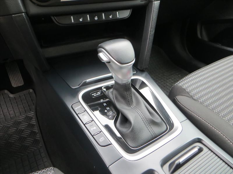 Kia Ceed 1,5 T-GDI 118kW SW Top AUT ČR - fotka 14 z 26