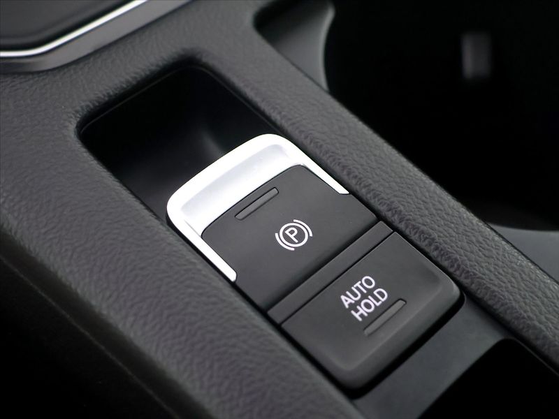 Volkswagen Passat 1,6 TDI Highline Tažné Panoram - fotka 28 z 37
