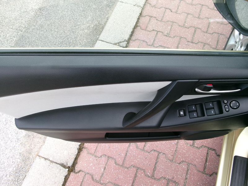 Mazda 3 (2009) 1,6i AC NAVI TEMP VÝHŘEV - fotka 25 z 31