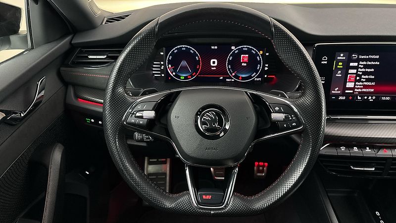 Škoda Octavia 2.0 TSI DSG RS Combi - fotka 9 z 26