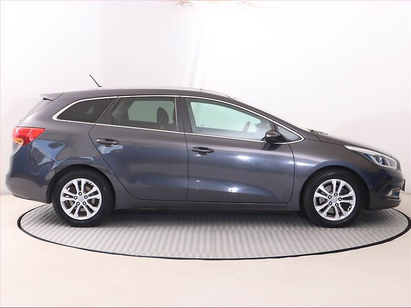 Kia Ceed (2013) Gold 1.6 GDI, Automat - fotka 6 z 19