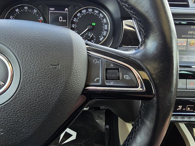 Škoda Fabia DSG 1.2TSI 81KW XENON PANORAMA - fotka 26 z 27