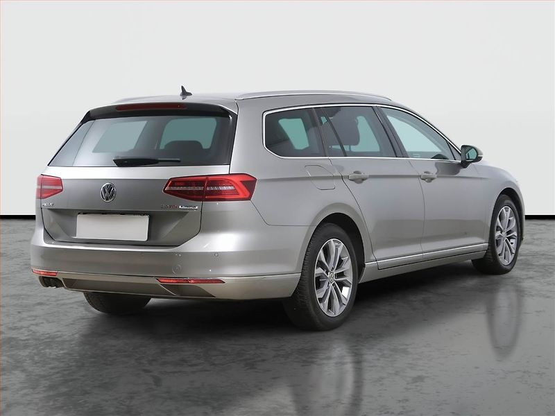 Volkswagen Passat (2017) 2.0 TDI, Automat, Kůže, Navi - fotka 5 z 17