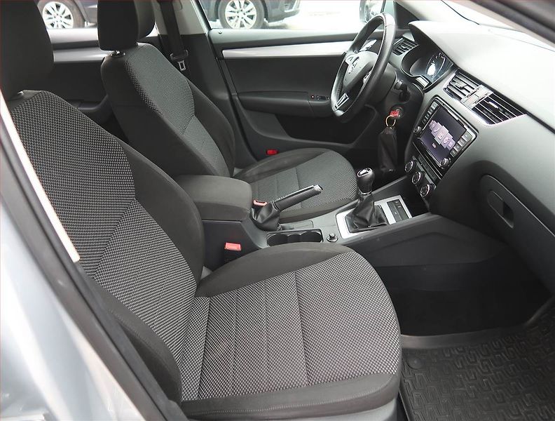 Škoda Octavia (2014) Ambition 2.0 TDI, Serv.kniha - fotka 9 z 19