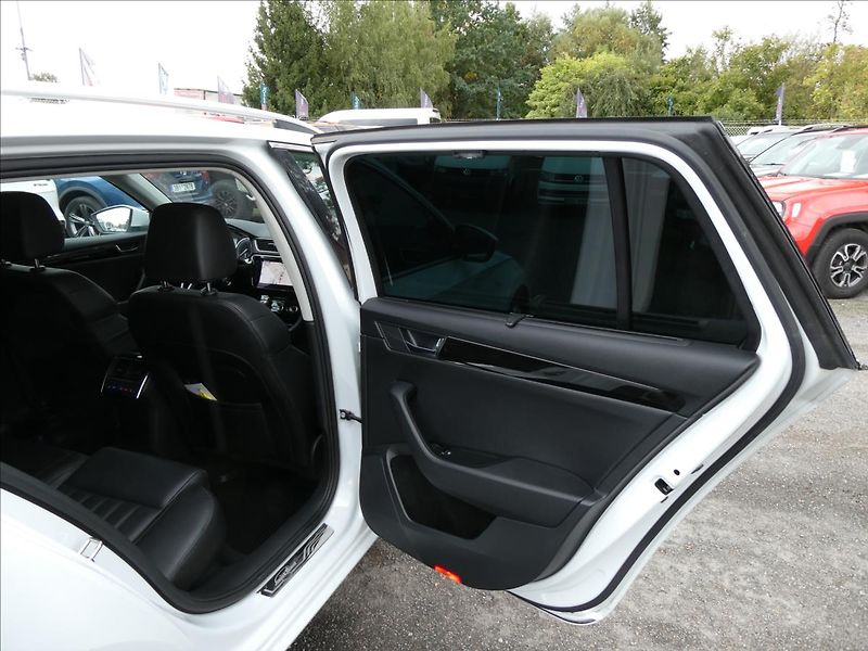 Škoda Superb 2,0 TDI 140kW 4x4 DSG Laurin&K - fotka 32 z 56