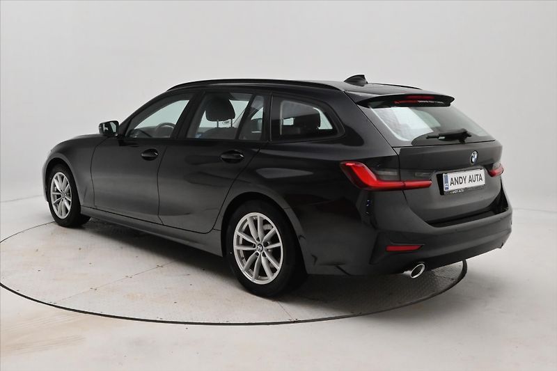 BMW Řada 3 2,0 320d 140 kW Steptronic Zár - fotka 7 z 31