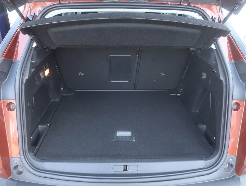 Peugeot 3008 (2018) 1.6 BlueHDi, Automat - fotka 14 z 17
