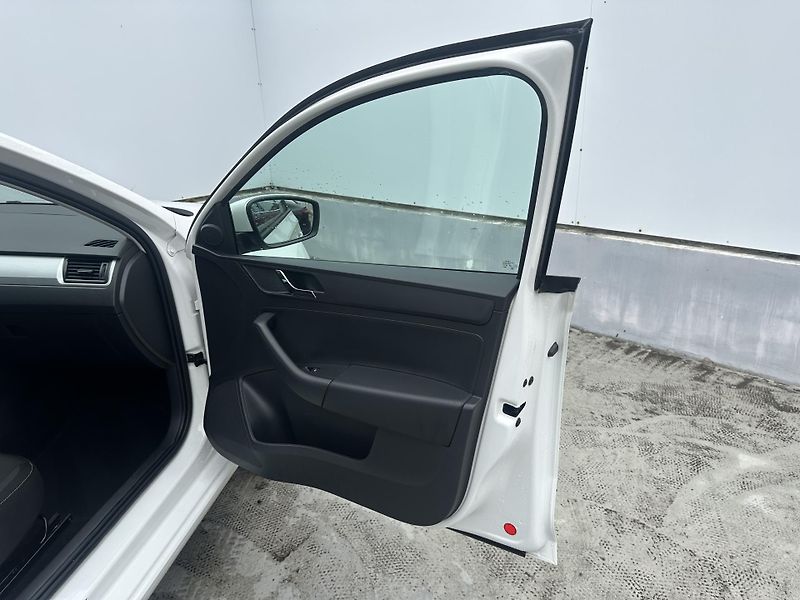 Škoda Rapid (2015) 1.6TDI 66kW ser.knížka - fotka 13 z 23