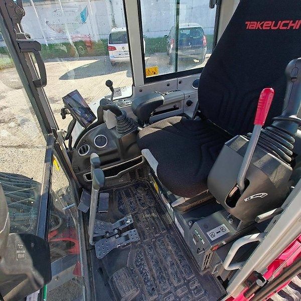 Takeuchi (2024) TB335 minibagr 4t tilt svahovk - fotka 5 z 9