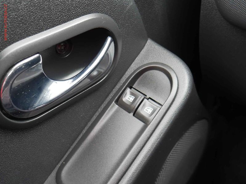 Dacia Duster (2014) 1.2 TCe, ČR, AC, tažné - fotka 11 z 14