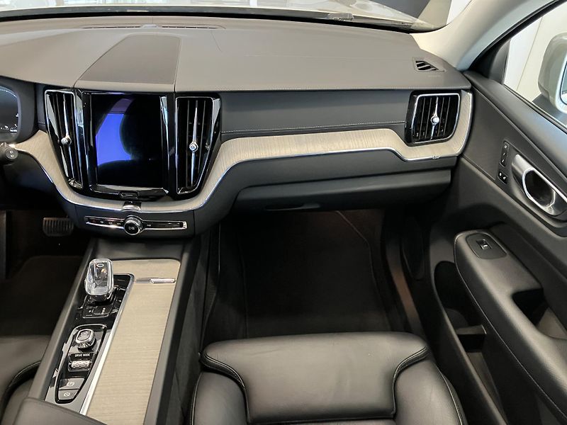 Volvo XC60 B4 AWD Inscription AT8, ČR - fotka 17 z 41