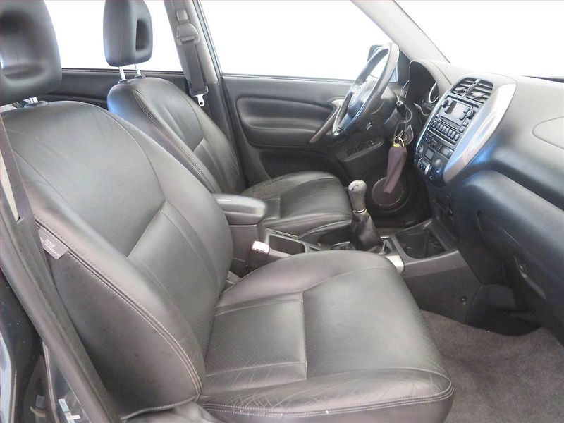Toyota RAV4 (2005) 2.0 D-4D , 4X4, Serv.kniha - fotka 9 z 15