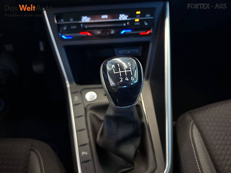 Volkswagen Taigo (2022) 1.0 TSI,81kW,Park.kamera - fotka 18 z 27