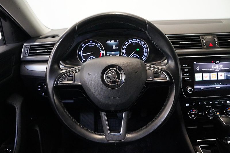 Škoda Superb - fotka 18 z 29